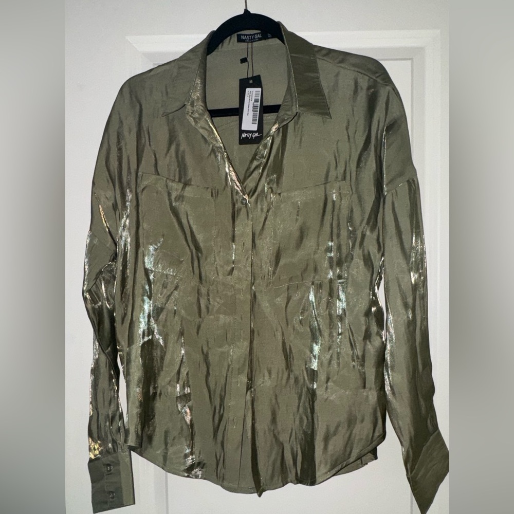 💚 Petite satin shimmer button down shirt